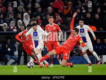 Lionel Messi FC Paris Saint-Germain PSG (30) contre Thomas Mueller FC Bayern Muenchen FCB (25) Joshua Kimmich FC Bayern Muenchen FCB (06) CL, champions Banque D'Images