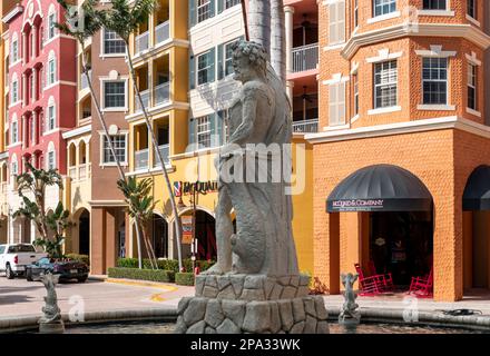 Boutiques et condominiums Bayfront sur le front de mer, Naples, Floride, États-Unis. Banque D'Images