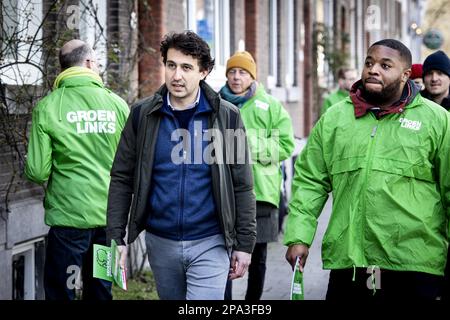 ROTTERDAM - Jesse Klaver, leader de GroenLinks, distribue des tracts à Rotterdam à l'approche des élections du Conseil provincial. ANP RAMON VAN FLYMEN pays-bas - belgique Out crédit: ANP/Alay Live News Banque D'Images