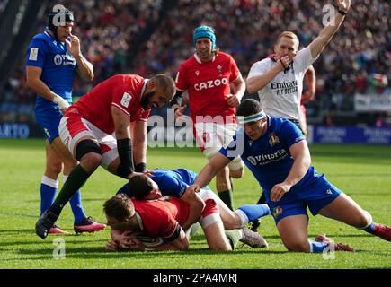 Liam Williams, du pays de Galles, marque sa deuxième tentative du match Guinness six Nations au Stadio Olimpico, Rome. Date de la photo: Samedi 11 mars 2023. Banque D'Images