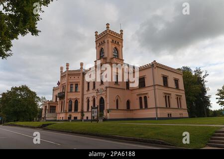 Le château d'Aluksne a été construit dans le style néo-gothique anglais, Lettonie Banque D'Images