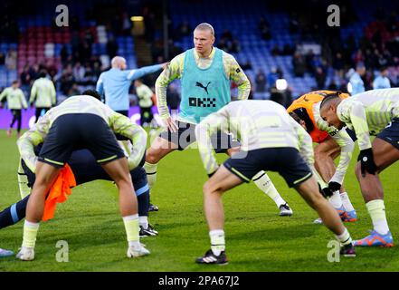 Erling Haaland de Manchester City se réchauffe sur le terrain avant le match de la Premier League à Selhurst Park, Londres. Date de la photo: Samedi 11 mars 2023. Banque D'Images