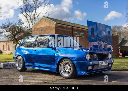 1982 Ford Fiesta XR2 ‘KTM 910Y’ exposé à l’assemblée Ford tenue au Bicester Heritage Centre le 26th février 2023. Banque D'Images
