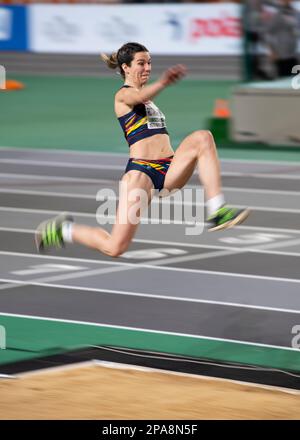 Alina Rotaru-Kottmann, de Roumanie, qui participe à la finale de saut en longueur féminin aux Championnats européens d'athlétisme en salle à l'Ataköy Athletics Arena, à Banque D'Images