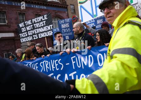 Manifestation organisée dans le centre de Londres pour demander au gouvernement de fournir un financement plus important au NHS. Banque D'Images