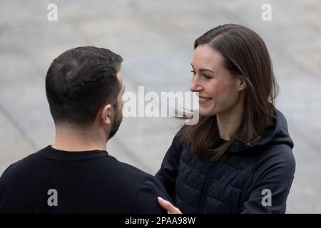 Kiev, Ukraine. 11th mars 2023. Le Premier ministre finlandais, Sanna Marin, à droite, salue le président ukrainien Volodymyr Zelenskyy à son arrivée au Palais Mariinsky, à 10 mars 2023, à Kiev, en Ukraine. Crédit: Pool photo/Bureau de presse présidentiel ukrainien/Alamy Live News Banque D'Images