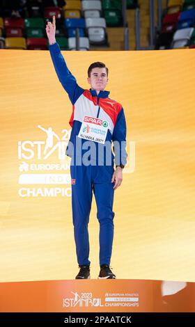 Jakob Ingebrigtsen, de Norvège, cérémonie de remise de la médaille d'or pour la finale masculine 3000m aux Championnats européens d'athlétisme en salle à l'Ataköy Athletics Arena Banque D'Images