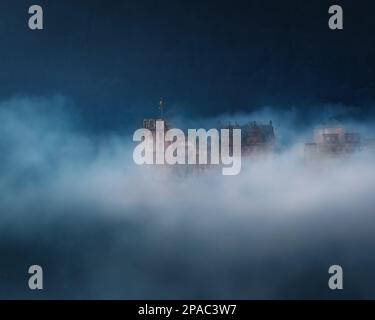 Château de Heidelberg dans la brume - Heidelberg, Allemagne Banque D'Images