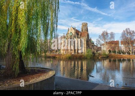 St. Eglise Jean (Johanneskirche) au lac Feuersee - Stuttgart, Allemagne Banque D'Images