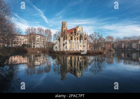 St. Eglise de Jean (Johanneskirche) au lac Feuersee - Stuttgart, Allemagne Banque D'Images