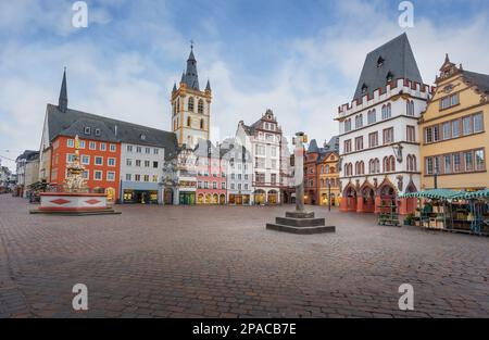 Hauptmarkt Square - Trèves, Allemagne Banque D'Images