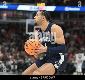 Chicago, Illinois, États-Unis. 11th mars 2023. Le gardien des Lions Nittany de Penn State, Seth Lundy (1), regarde peut-être jouer pendant la ronde semi-finale du tournoi de basketball masculin de la NCAA Big Ten Conference au United Center de Chicago, Illinois. Dean Reid/CSM/Alamy Live News Banque D'Images