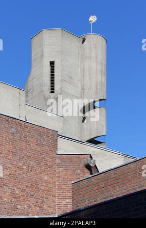 Cologne, Allemagne 25 août 2022: L'église paroissiale moderne Christi Auferstelung à Cologne Lindenthal Banque D'Images