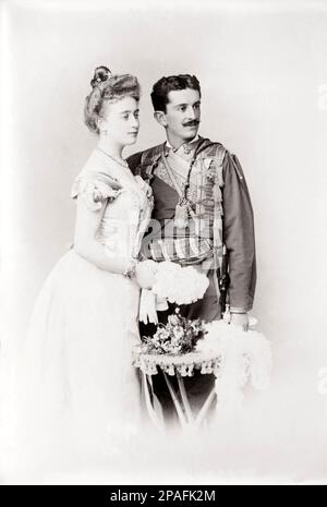 1895 environ , Monténégro : le prince héritier DANILO du MONTÉNÉGRO Petrovic-Njegos ( 1871 - 1939 ) le jour du mariage avec l'épouse Duchess JUTTA du Mecklembourg ( 1880-1946 ) la fille d'Adolf Friedrich V, grand-duc de Mecklembourg-Strelitz, mais le mariage était sans enfant . Après avoir abdiqué en 1921, il a passé la plus grande partie de sa vie à Nice.fils du roi Nicholas I et de la reine Milena du Monténégro . De 1 mars 1921 - 7 mars 1921 Danilo était le roi autoprésumé du Monténégro à la tête d'un gouvernement en exil non reconnu. Sur 7 mars 1921 pour des raisons encore obscures Danilo abdication Banque D'Images