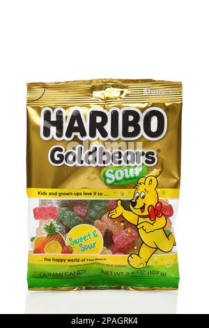 IRVINE, CALIFORNIE - 11 MARS 2023 : un sac de Hararbo Goldbears Sour, bonbons délicieux. Banque D'Images