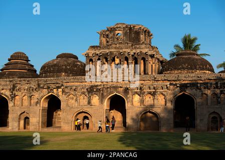 Pattadakal, Karnataka, Inde - octobre 30 2022 : la écurie d'éléphants de Hampi a servi d'abri aux éléphants royaux de l'Empir de Vijayanagara Banque D'Images