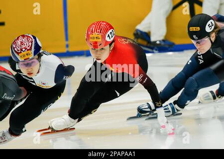 Séoul, Corée du Sud. 12th mars 2023. Gong Li (C) de Chine participe aux quarts de finale des femmes 1000m aux Championnats du monde de patinage de vitesse sur piste courte de l'UIP à Séoul, Corée du Sud, 12 mars 2023. Crédit : Wang Yiliang/Xinhua/Alay Live News Banque D'Images