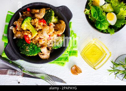 alimentation. bouillie au brocoli et aux champignons Banque D'Images