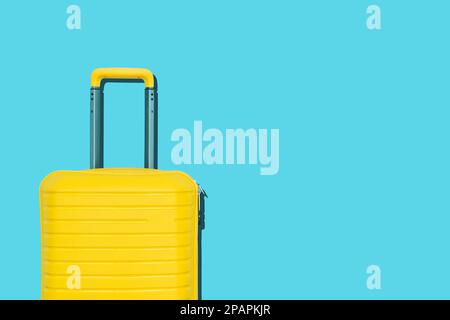 Valises colorées sur fond. Voyage, vacances, voyage concept minimal. Photo de haute qualité Banque D'Images