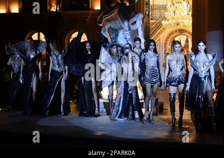 Los Angeles, États-Unis. 11th mars 2023. Des modèles marchent sur la piste de la collection de défilés de mode de l'atelier de la plaine de Philipp Los Angeles au Château Falcon à Bel Air, Los Angeles, CA, 11 mars 2023. (Photo par Anthony Behar/Sipa USA) crédit: SIPA USA/Alay Live News Banque D'Images