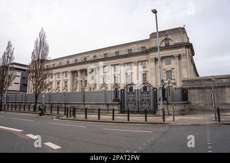 Belfast, Co Antrim, Irlande du Nord, 17 février 2023. Vue arrière des cours royales de justice du centre-ville de Belfast Banque D'Images