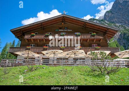 Réserve de Tre Scarperi, Dreischusterhütte (1626 mt), Val Campo di Dentro (Innerfeldtal), Parc naturel de Tre Cime, Trentin-Haut-Adige, Italie Banque D'Images