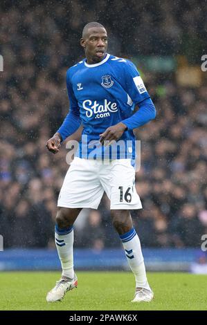 Abdoulaye Doucours #16 d'Everton pendant le match de Premier League Everton vs Brentford à Goodison Park, Liverpool, Royaume-Uni, 11th mars 2023 (photo de Bryan Phil/News Images) Banque D'Images