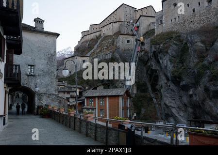 Bard, Vallée d'Aoste, Italie - 02 04 2023: Site historique à Bard. Lieu d'exposition du musée avec un vaste événement historique et archives documentaires. Banque D'Images