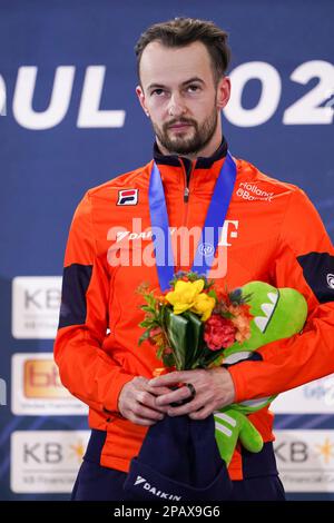 SÉOUL, CORÉE - 12 MARS : Itzhak de Laat des pays-Bas lors de la cérémonie du podium après avoir participé au Relais mixte lors des Championnats du monde de patinage de vitesse sur piste courte de l'UIP à la patinoire Mokdong sur 12 mars 2023 à Séoul, Corée (photo d'Andre Weening/Orange Pictures) Banque D'Images