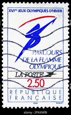 MOSCOU, RUSSIE - 15 FÉVRIER 2023 : le timbre-poste imprimé en France montre la flamme stylisée, Jeux Olympiques d'hiver 1992 - série Albertville, vers 1991 Banque D'Images