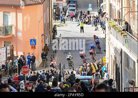 Osimo, Osimo, Italie, 11 mars 2023, Passage des cyclistes pendant 6 étapes - Osimo Stazione - Osimo - Cyclisme Tirreno Adriatico Banque D'Images