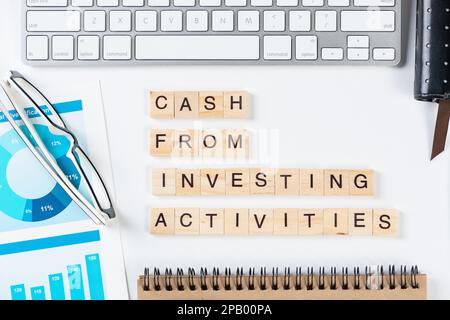 Concept de trésorerie provenant des activités d'investissement Banque D'Images