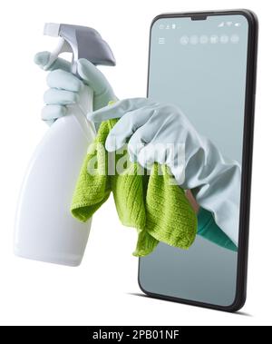 Service et solutions de nettoyage. Les mains avec des gants, des chiffons et un flacon pulvérisateur sortent du smartphone, recherchez une compagnie de nettoyage sur le site en ligne pour une quote Banque D'Images