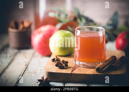 Verre de jus de pommes Banque D'Images