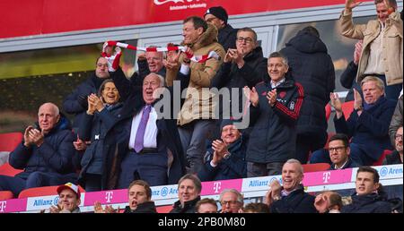 Célébration: 2-1, Dieter Hoeness, Karl-Heinz RUMMENIGGE (CEO, Vorstandsvorsitzender FCB AG) Uli HOENESS (ancien Président de la FCB ), Ehrenpräsident, Andreas JUNG, Directeur Marketing et membre du conseil FCB Jan-Christian Dreesen , Directeur financier FCB Hasan ( Hassizzo ) Salidhamder FCB der VORZHN, directeur général de la FCB, VORZHN, FCB Bayern, FCB, VORZENDER, FCB Stefan Effenberg (L), ancien joueur , Mediendirektor Stefan Mennerich, Pressechef FCB (R) Oliver KAHN, PDG de la FCB, Vorstandsvorsitzender der FC München Bayern AG, Herbert HAINER, président de la FCB et ex-PDG Adidas Prof Diet Dr. Diet Banque D'Images