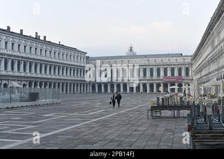 Venise, Italie - 15 novembre 2022 : tôt le matin sur la Piazza San Marco Banque D'Images