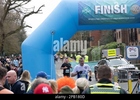 Brentwood, Royaume-Uni. 12th mars 2023. Brentwood Essex 12th mars 2023 semi-marathon de Brentwood, Brentwood Esse la ligne d'arrivée crédit : Ian Davidson/Alay Live News Banque D'Images