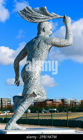 Statue de Sergio Aguero, par le sculpteur Andy Scott, au stade Etihad, Manchester, Angleterre, Royaume-Uni Banque D'Images