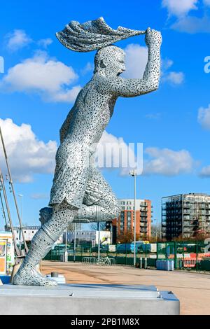 Statue de Sergio Aguero, par le sculpteur Andy Scott, au stade Etihad, Manchester, Angleterre, Royaume-Uni Banque D'Images