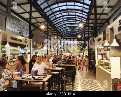 Marché alimentaire de la Galería à Fuengirola, Málaga, Espagne. Banque D'Images