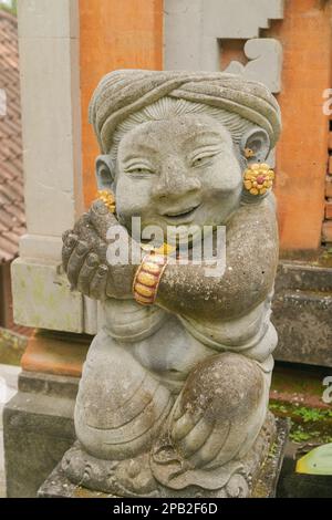 Statue de pierre balinaise à Ubud, Bali, Indonésie. Voyage, spiritualité, religion. Banque D'Images