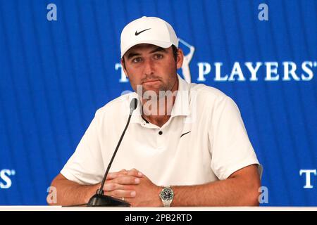 Ponte Vedra Beach, Floride, États-Unis. 11th mars 2023. Scottie Scheffler parle aux médias après le troisième tour du championnat DES JOUEURS 2023 à TPC Sawgrass. (Credit image: © Debby Wong/ZUMA Press Wire) USAGE ÉDITORIAL SEULEMENT! Non destiné À un usage commercial ! Banque D'Images