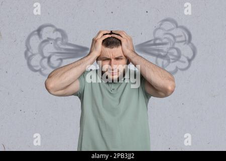 Homme souffrant de maux de tête sur fond gris clair. Illustration de la vapeur représentant une douleur sévère Banque D'Images