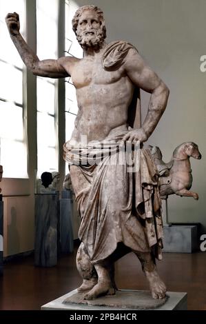 Statue en marbre de Poséidon, de Melos, Cyclades 125-100 av. J.-C. Musée national d'Archélogisque, Athènes, grec, Grèce. Banque D'Images