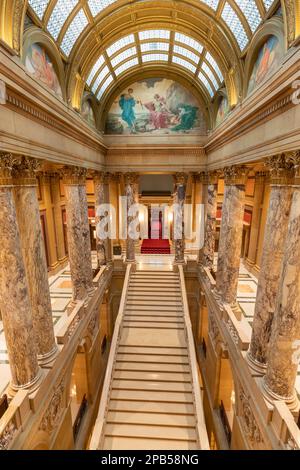 Escalier menant à la Chambre du Sénat dans le capitole de l'État du Minnesota Banque D'Images