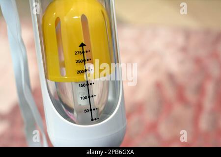 Système analgésique à usage unique contrôlé par le patient pompe à perfusion PCA, prise en charge post-opératoire de la douleur, ambulation précoce et rend possible la thérapie à domicile esp Banque D'Images