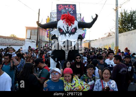 08 mars 2023, Tultepec, Mexique: Les personnes participent à l'exposition monumentale de figures de carton dans le cadre de la Foire internationale des feux d'artifice 2023 (IFF), Festiv Banque D'Images