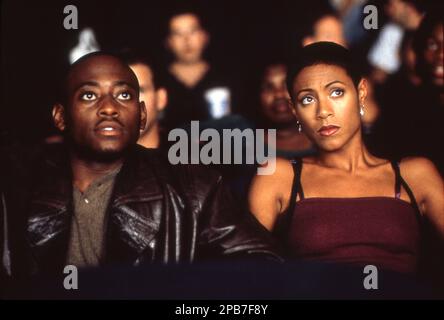 OMAR EPPS et JADA PINKETT SMITH in SCREAM 2 (1997) réalisateur WES CRAVEN écrivain Kevin Williamson musique Marco Beltrami costume design Kathleen Detoro dimension films / Konrad Pictures / Craven - Maddalena films / Miramax / Maven Entertainment Banque D'Images