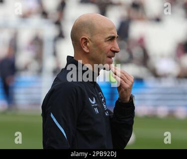 L'entraîneur-chef adjoint Pako Ayestarán pendant l'échauffement avant le match lors du match de football de la première ligue anglaise entre West Ham United contre Aston Vil Banque D'Images