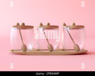 Pots vides en verre pour le miel dans une rangée, cuillères en bois pour le miel. Bâton de miel dans un pot en verre de miel vide isolé sur fond rose pastel. Banque D'Images